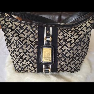 ✔️SOLD✔️ TH Handbag 🖤🤍